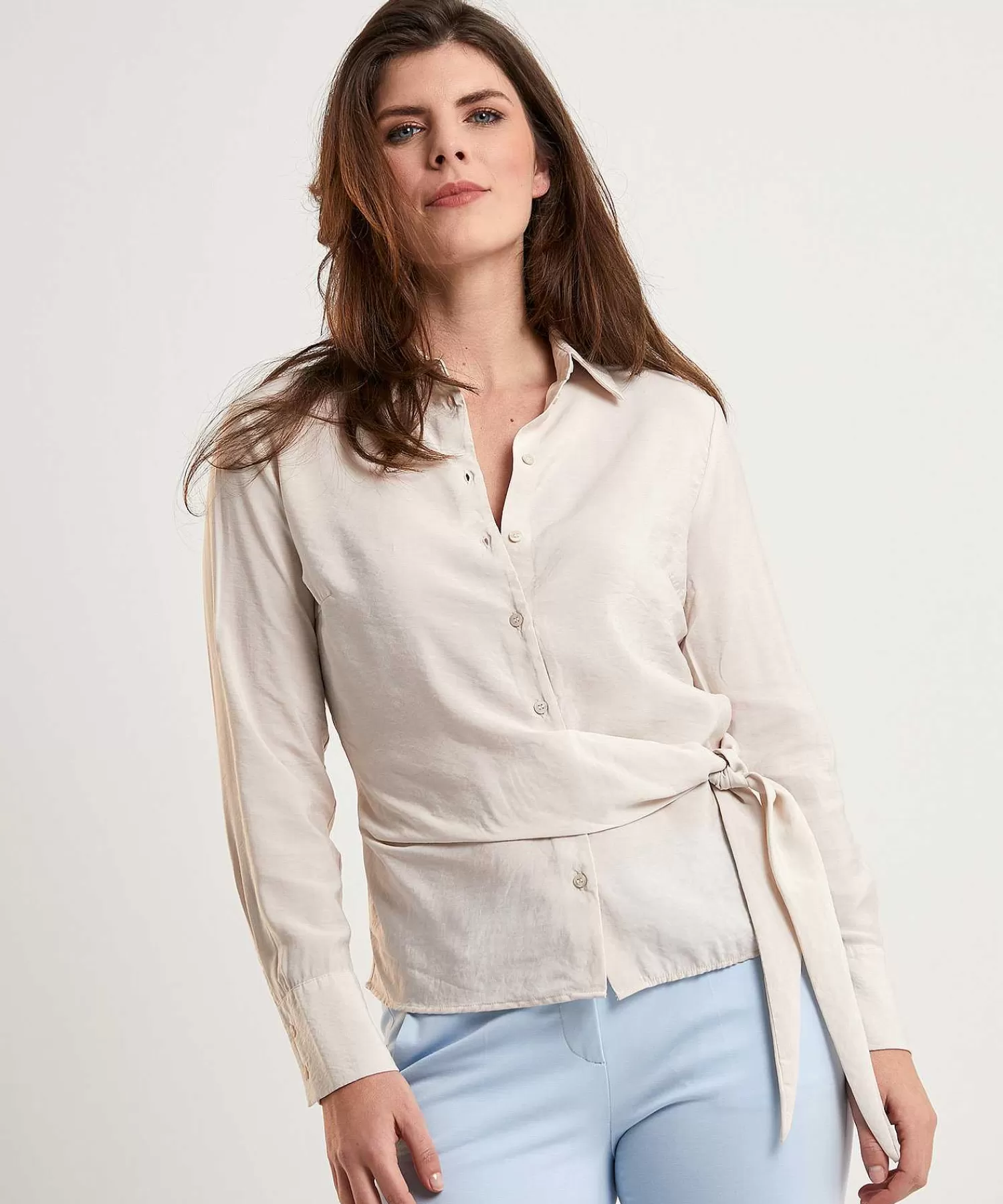 OUI Blusa Sedosa Con Boton Shop