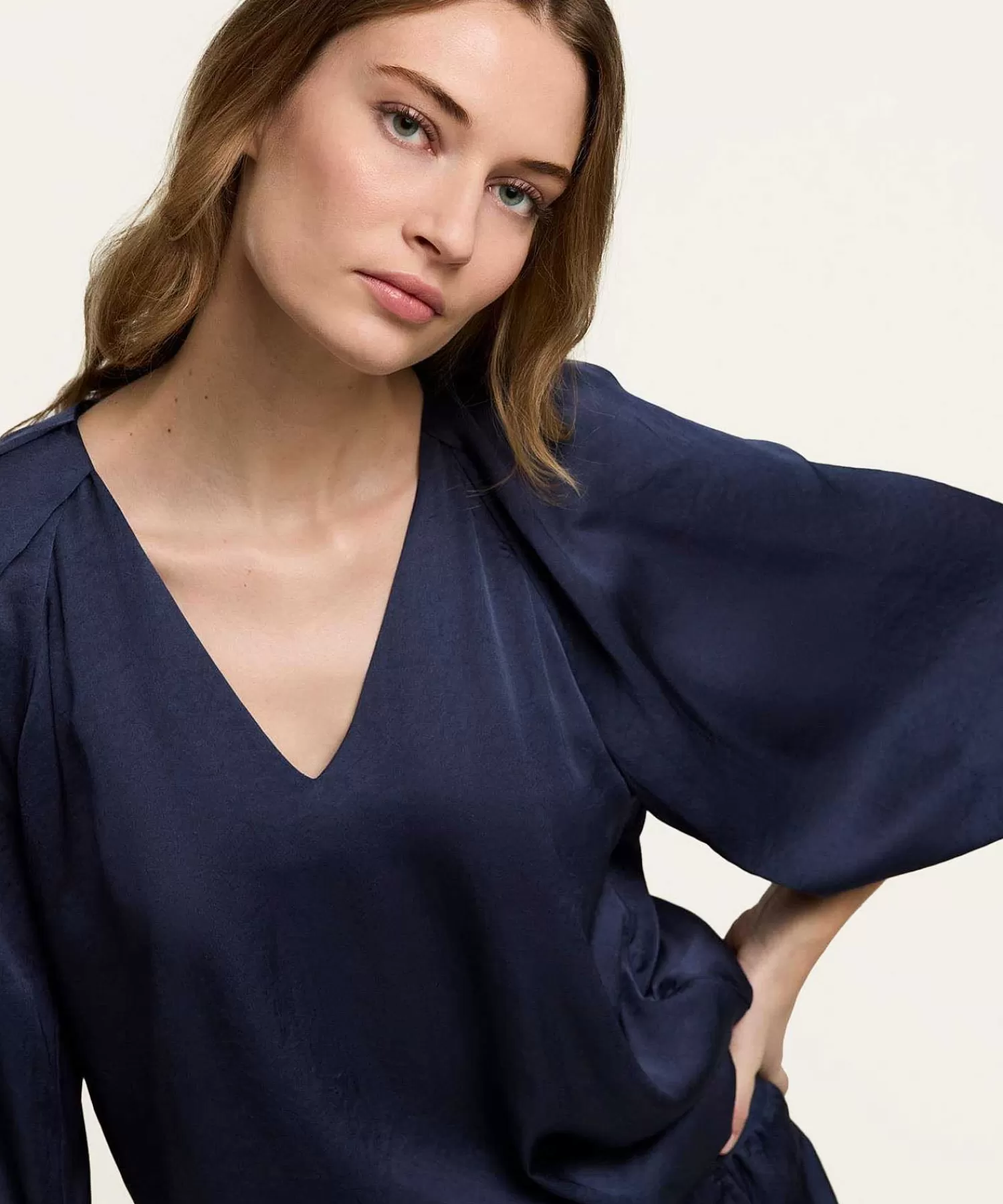 Summum Blusa Sedosa Cuello Pico Best Sale