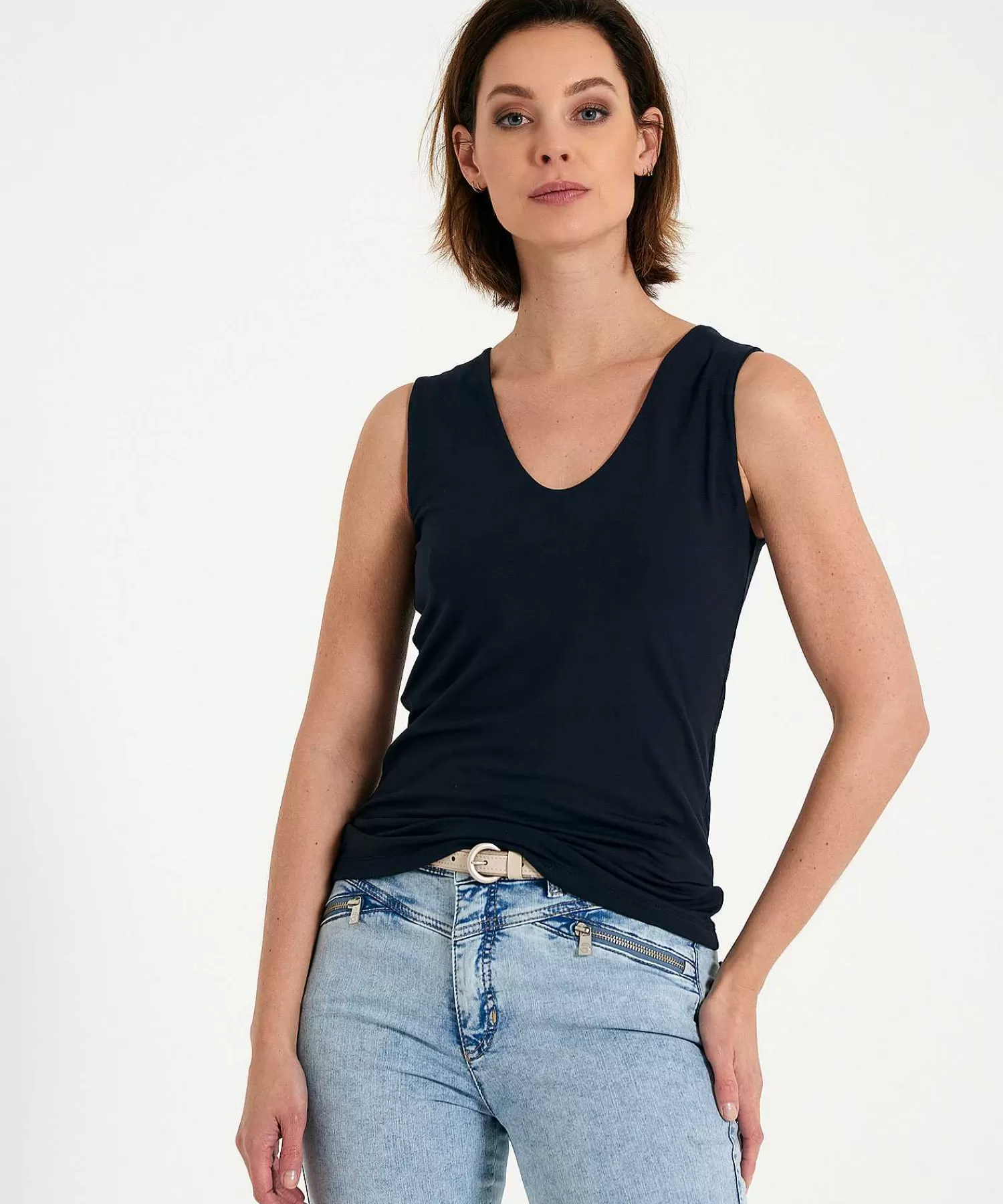 * Camiseta Sin Mangas Con Doble Panel Y Cuello En V De Essentials Shop
