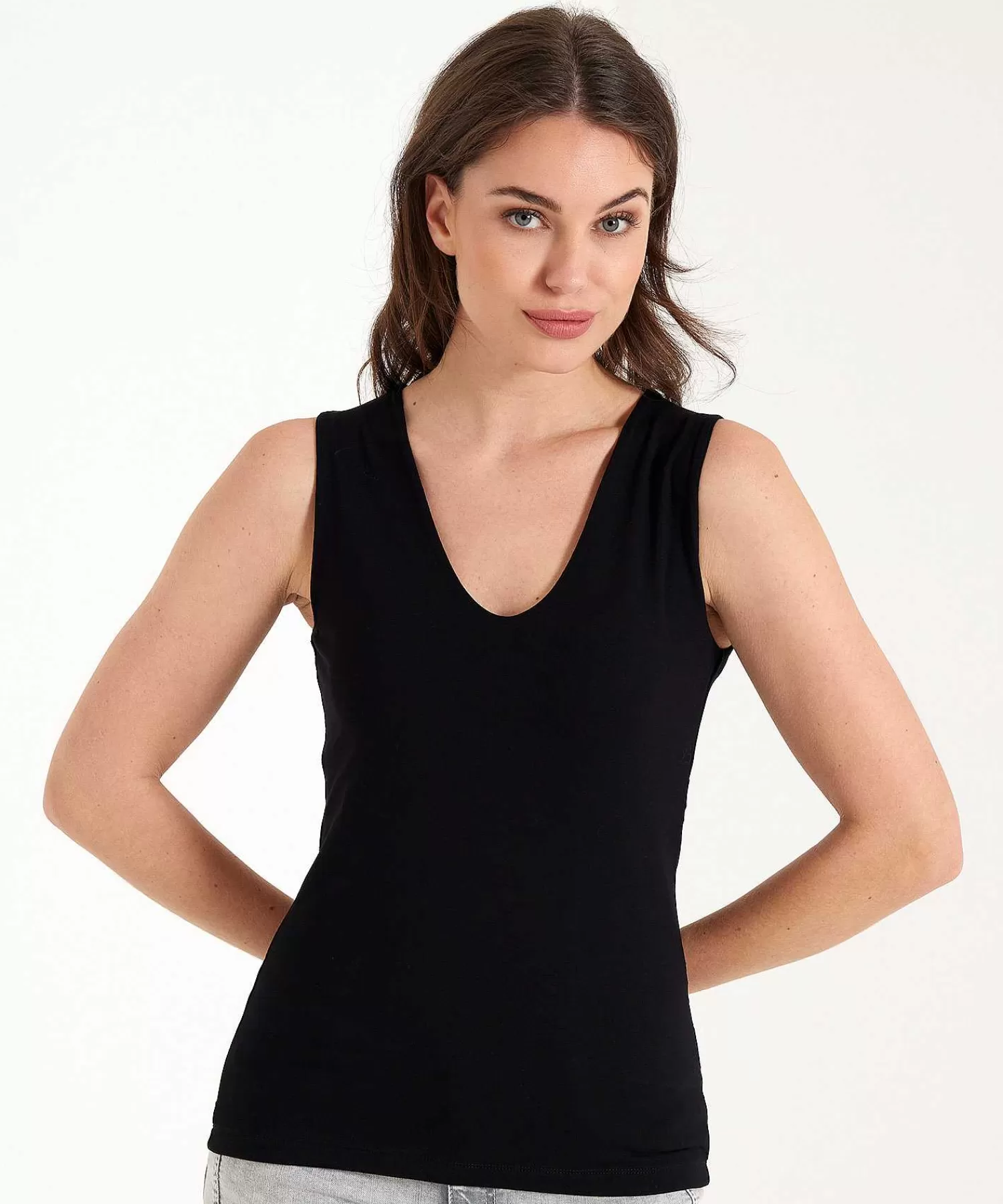 * Camiseta Sin Mangas Con Doble Panel Y Cuello En V De Essentials Best