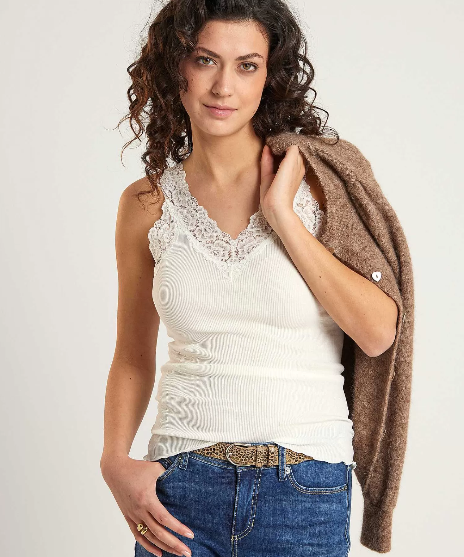 Rosemunde Camiseta Sin Mangas Con Cuello En V De Encaje Bernadine Store
