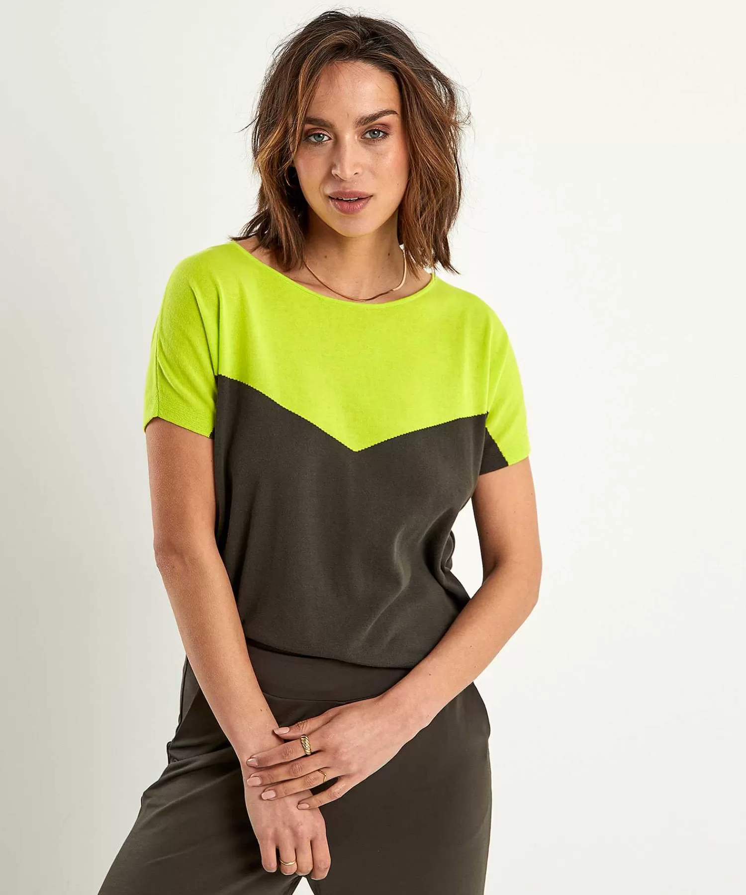 KYRA Sueter Con Bloques De Color En Forma De V Alika Flash Sale
