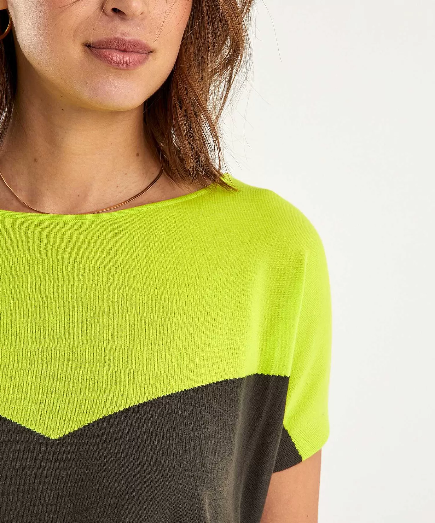 KYRA Sueter Con Bloques De Color En Forma De V Alika Flash Sale