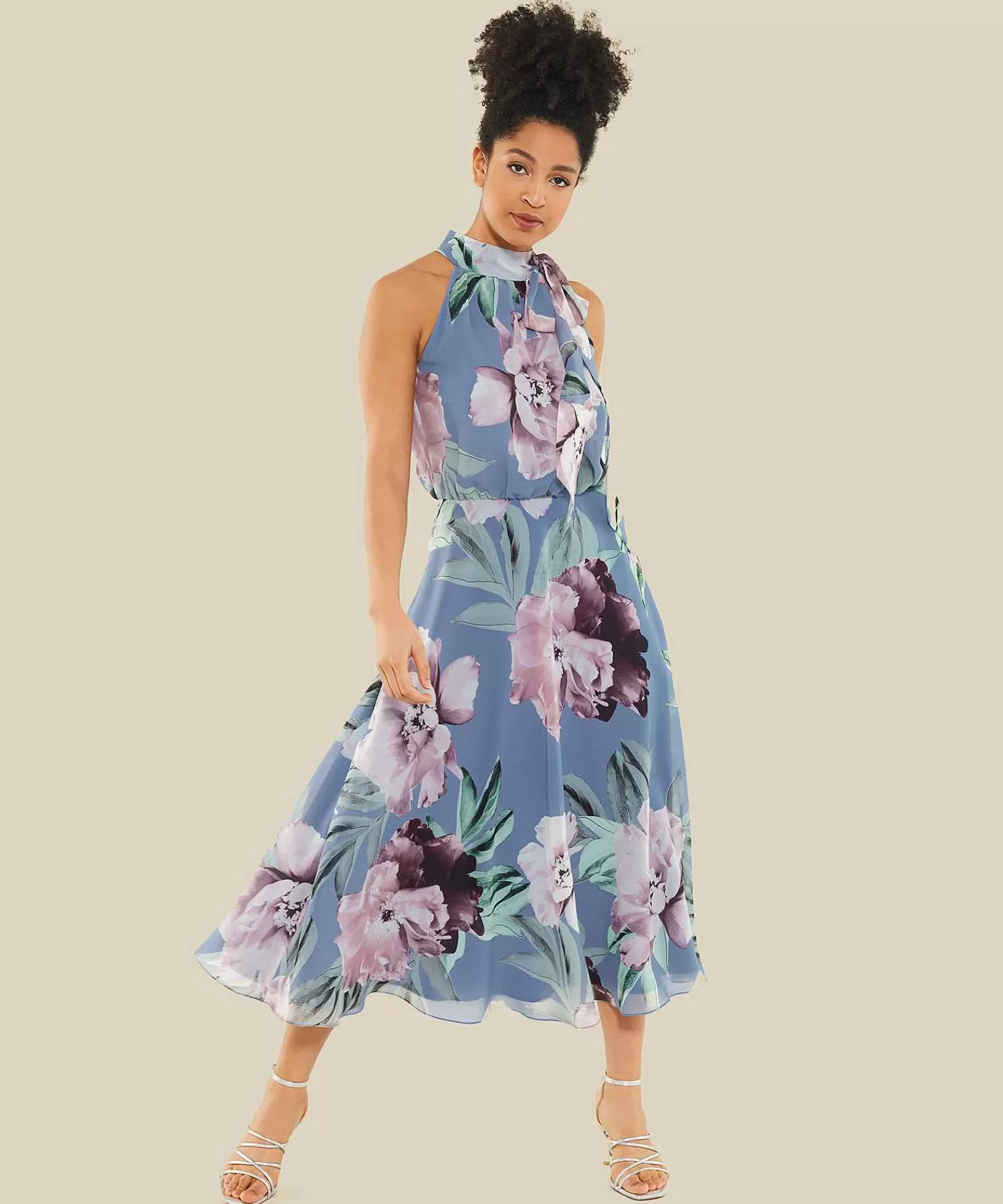 Swing Vestido Halter Con Vuelo Y Estampado Floral Sale