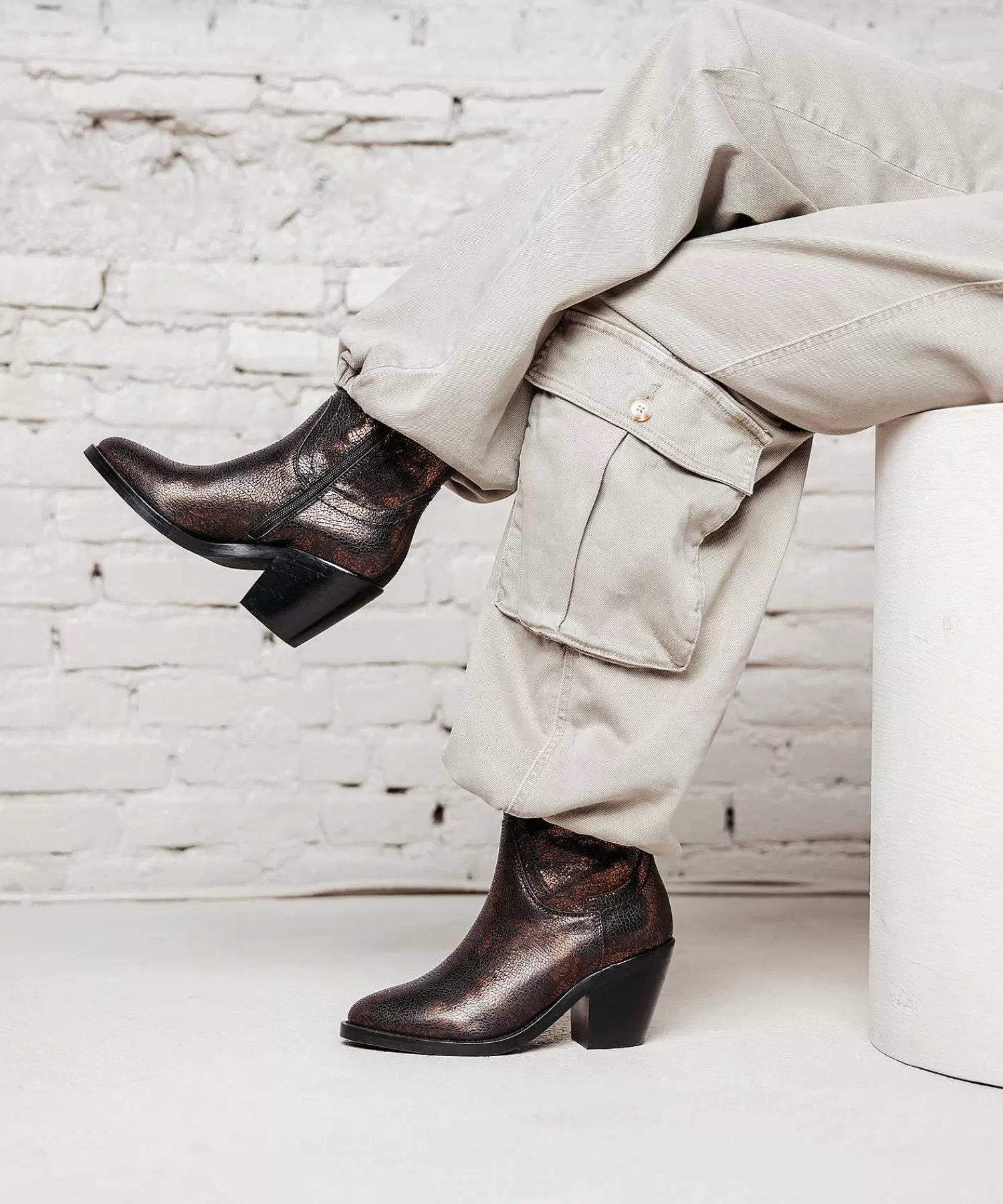 VIA VAI Bota Vaquera Corta Metalizada Mara Denver Best Sale